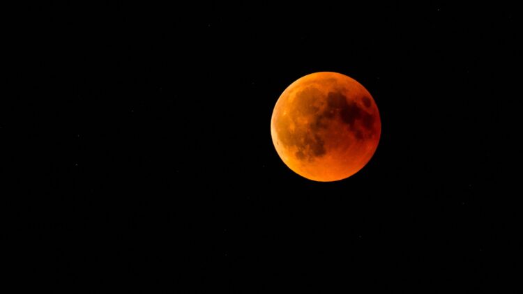 La 'Luna de sangre' llegará en marzo.