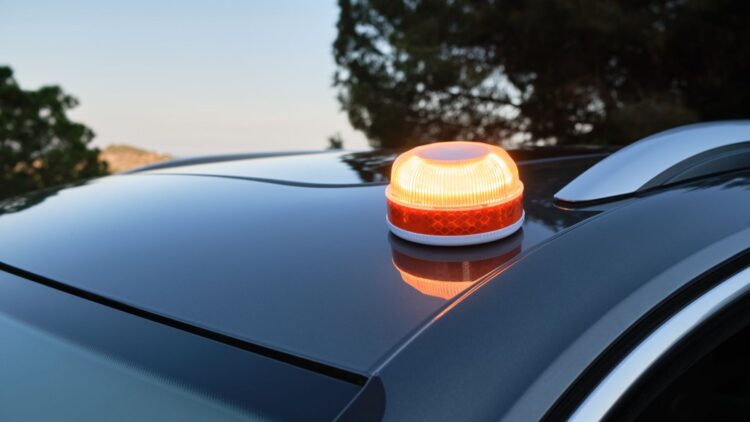 No tendrás que sustituir los triángulos por las luces V16 si tu vehículo aparece en esta lista.