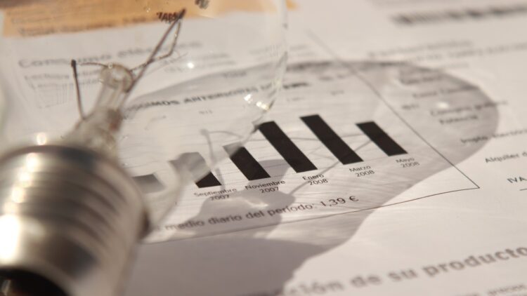 Adiós al consumo vampiro de tu factura de la luz: ahorra cientos de euros al año con estos trucos 1 Adiós al consumo vampiro de tu factura de la luz: ahorra cientos de euros al año con estos trucos.