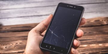 Adiós a los arañazos de la pantalla de tu móvil: el truco que casi nadie sabe.