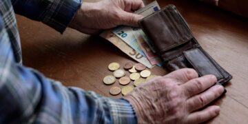 Regalo de 187 euros para los jubilados que aparezcan en esta lista: solo si vives en esta comunidad.