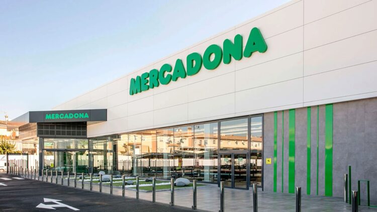 Es mejor que la laca y lo vende Mercadona: este producto da volumen sin ensuciar el pelo.