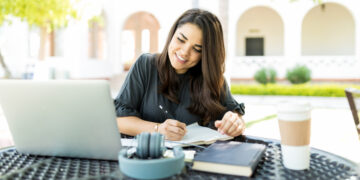 Oficial: la Seguridad Social cambia la cuota de autónomos este 2025.