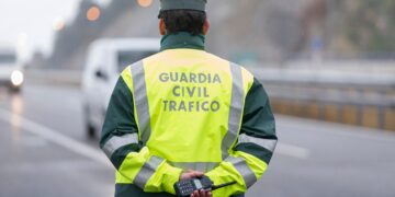 Lo que nadie te contó: la Guardia Civil vigila llaveros, linternas y gadgets que parecen inofensivos pero son ilegales.