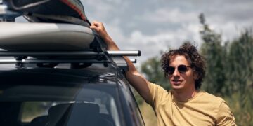 Truco para el puente: tu equipaje irá más seguro encima del coche si sigues estos consejos.