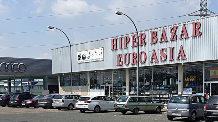 Adiós a los bazares chinos: estas son las razones sociales y económicas por las que cada vez hay menos negocios de este tipo