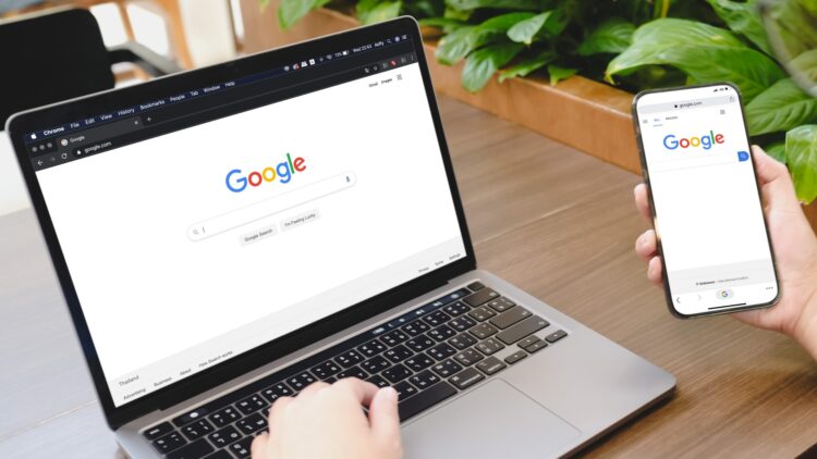 Una experta en ciberseguridad lo confirma: si haces estas búsquedas en Google, pondrás en riesgo tu salud y tus datos