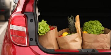 La DGT lo confirma: esta es la cuantiosa multa que te puede caer si haces esto con tu compra del supermercado