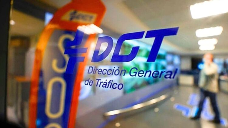 Ya es oficial: ahora puedes hacer trámites con la DGT sin moverte de tu ayuntamiento gracias a su nuevo servicio de videollamada 1 Ya es oficial: ahora puedes hacer trámites con la DGT sin moverte de tu ayuntamiento gracias a su nuevo servicio de videollamada.
