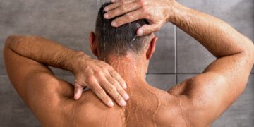 Adiós al jabón: un médico desafía las normas de higiene y deja de ducharse durante 8 años con resultados sorprendentes.