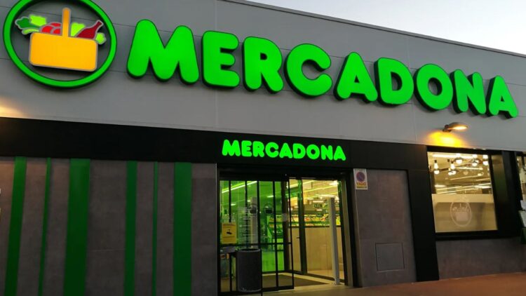 Mercadona triunfa de nuevo: esta es la nueva pizza que todo el mundo está comprando tirada de precio 1 Mercadona triunfa de nuevo: esta es la nueva pizza que todo el mundo está comprando tirada de precio.