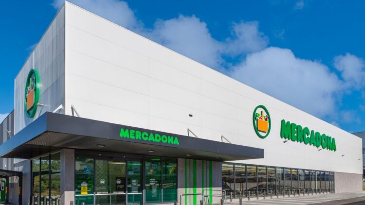 Mercadona instala máquinas de café recién molido en sus supermercados y revoluciona la experiencia de compra.