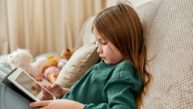 Ni Smartphones ni tablets: los pediatras recomiendan estimular el cerebro de tus hijos con estas alternativas