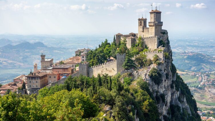 Confirmado: este es el pequeño país europeo que ha esquivado el golpe comercial de Trump y que será un nuevo refugio fiscal 1 Confirmado: este es el pequeño país europeo que ha esquivado el golpe comercial de Trump y que será un nuevo refugio fiscal.