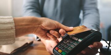 Adiós al dinero en efectivo: Noruega y Lituania lideran la carrera hacia una economía 100% digital.