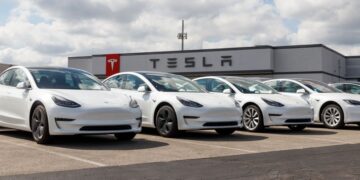 Fin al dominio de Tesla en Europa: las ventas caen un 43% y la marca entra en zona de alarma.