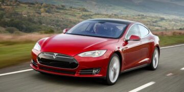 Es oficial: Tesla retrasa el lanzamiento de su eléctrico más barato, que contará con 500 kilómetros de autonomía.