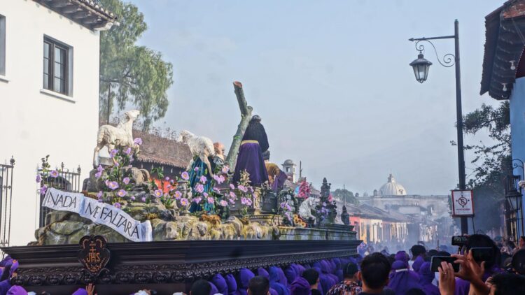 Adiós a los imprevistos: descubre los 10 consejos esenciales para viajar en Semana Santa sin sufrir contratiempos.