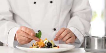 Razones que han llevado al chef con más estrellas Michelin al cierre