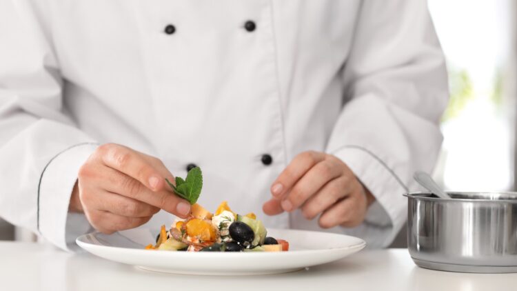 Razones que han llevado al chef con más estrellas Michelin al cierre