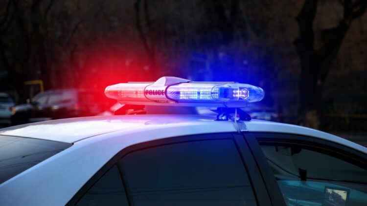 La Policía le da el alto y se lleva una gran sorpresa: conducía sin carnet ni papeles, pero con el coche lleno de estos objetos 1 Conducía sin carnet ni papeles, pero con el coche lleno de estos objetos