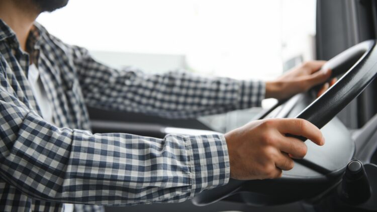 Confirmado: el Gobierno dará 2.000 euros a los conductores que cumplan estos requisitos 1 Confirmado: el Gobierno dará 2.000 euros a los conductores