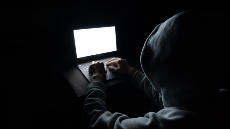 FACUA lo confirma: los estafadores usan el apagón y el pretexto de una compensación para vaciar tu cuenta bancaria.