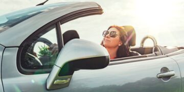 La DGT puede multarte por llevar gafas de sol al conducir