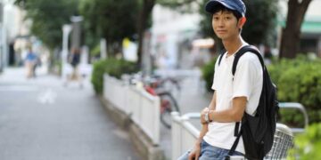 "Se alquila japonés": este es el pastizal que gana un hombre que decidió cobrar por su compañía y no hacer nada.