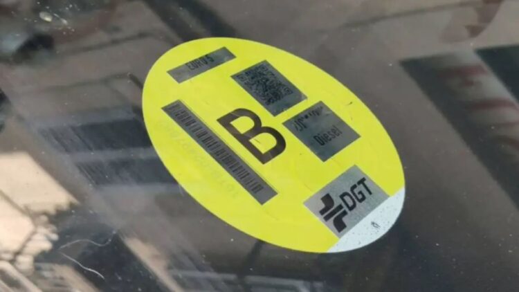 Es oficial: la DGT restringe la circulación a los coches con etiqueta B en cada vez más ciudades.