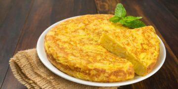 Esta es su reacción viral al probar la tortilla de patatas
