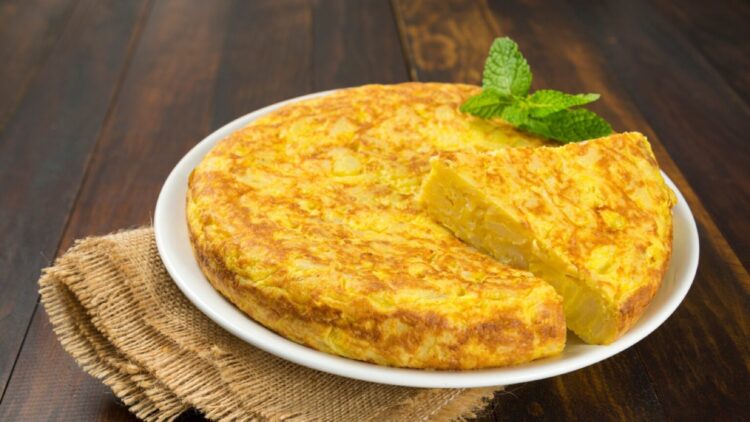 Esta es su reacción viral al probar la tortilla de patatas