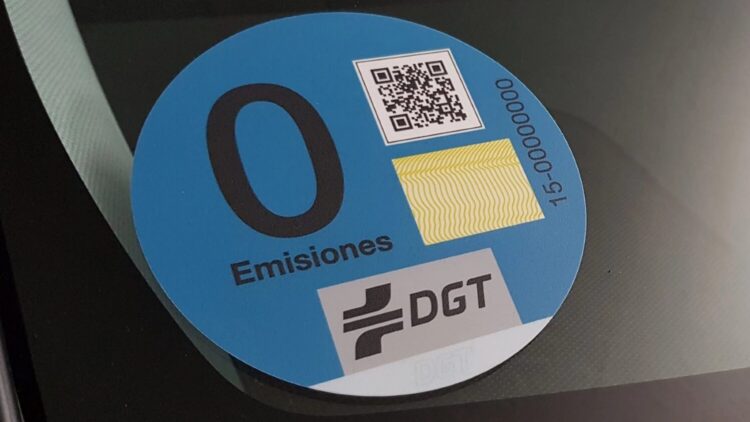 Adquirir tu etiqueta de la DGT para acceder a las zonas de bajas emisiones