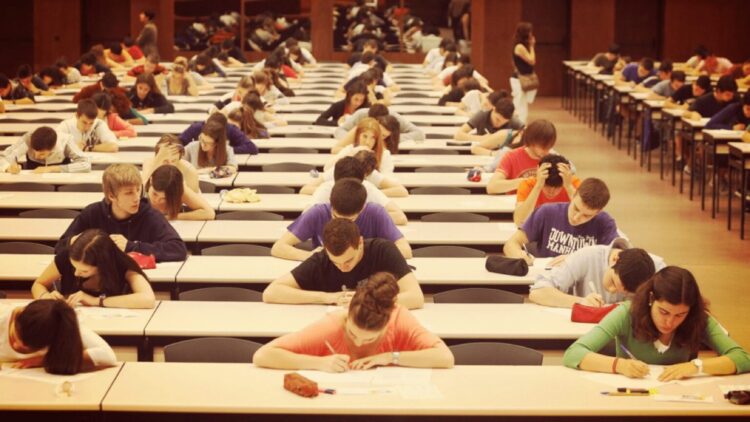 Ni Derecho ni Filosofía: un estudiante se presenta 13 veces a la PAU hasta conseguir plaza en su carrera soñada 1 Se presenta 13 veces a la PAU hasta conseguir plaza en su carrera soñada