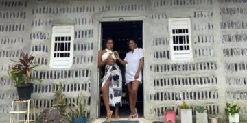 Una familia construye su propia casa con 7 habitaciones