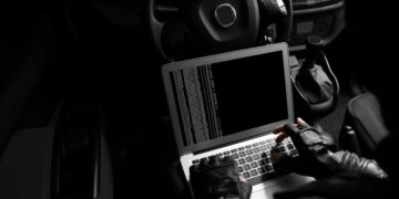 Los hackers ya no solo roban datos, también manipulan tu coche eléctrico