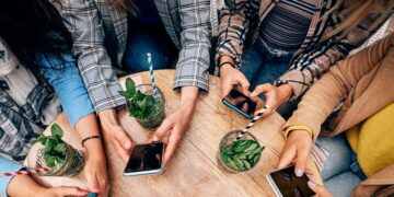 Adiós a las llamadas: la Generación Z odia hablar por teléfono