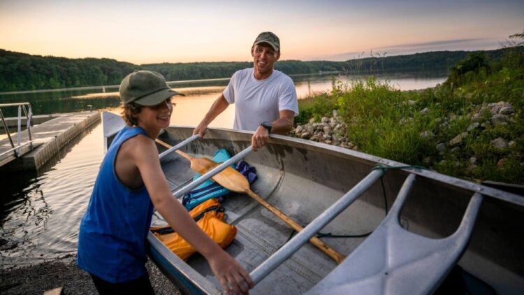 Ni excusas ni barreras: un padre cruza el mar todos los días para que sus hijos puedan tener educación 1 Ni excusas ni barreras: un padre cruza el mar todos los días
