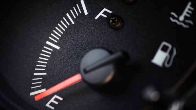 Margen que tienes desde que se enciende la luz de reserva en tu vehículo