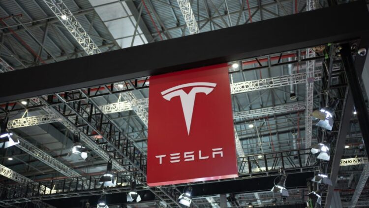 Más problemas para Tesla: Francia amenaza con multas severas