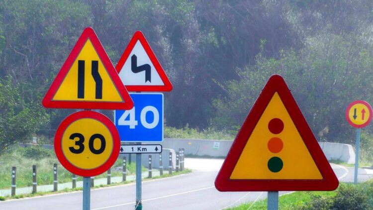 Las nuevas señales de tráfico que implementará la DGT en julio