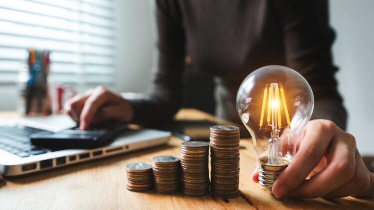 La OCU resuelve las dudas: este es su veredicto sobre los ahorradores de energía que prometen rebajas en tu factura de la luz 1 Este es su veredicto sobre los ahorradores de energía