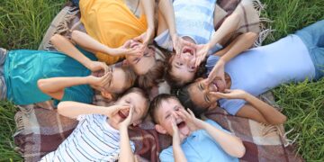 Adiós al móvil: así funciona el 'Campamento Modo Avión'