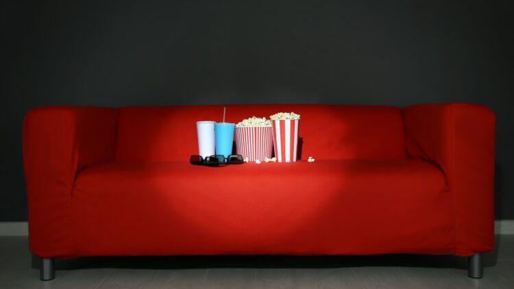 Ni Smart TV ni barras de sonido: esto es lo que necesitas para montar tu propio cine en casa por menos de 200 euros 1 Montar tu propio cine en casa por menos de 200 euros