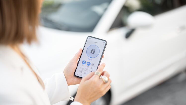 Confirmado: ahora puedes controlar tu coche desde el móvil y estas son las funciones que ya están revolucionando la conducción 1 Ahora puedes controlar tu coche desde el móvil