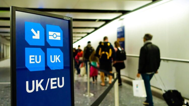 Este es el nuevo requisito para viajar a Reino Unido este verano