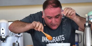 El chef José Andrés desvela su mejor truco para conseguir un arroz