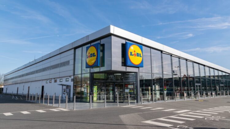 Lidl arrasa a la competencia: sus nuevas tarrinas de helado son de dos sabores inesperados y están volando por su precio 1 Lidl arrasa a la competencia: sus nuevas tarrinas de helado