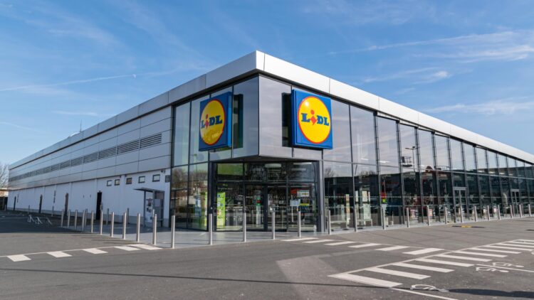 Colas en Lidl: su nuevo invento para cocinar en exteriores cuesta 45 euros y revolucionará tus barbacoas veraniegas 1 Colas en Lidl: su nuevo invento para cocinar en exteriores
