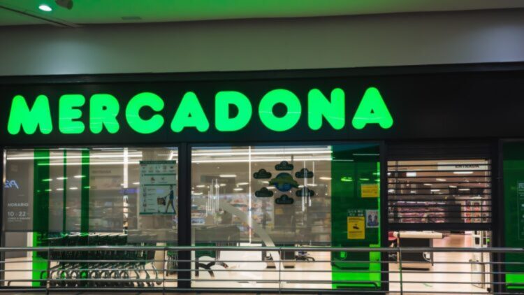 Cambian Mercadona por Carrefour durante un mes